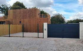 Gîte atypique en bois entre ville et verdures
